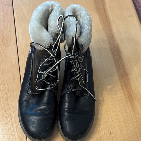 Timberland Women’s Black Winter Leather Boots with Gray Lining.  Size 8 - Picture 2 of 7